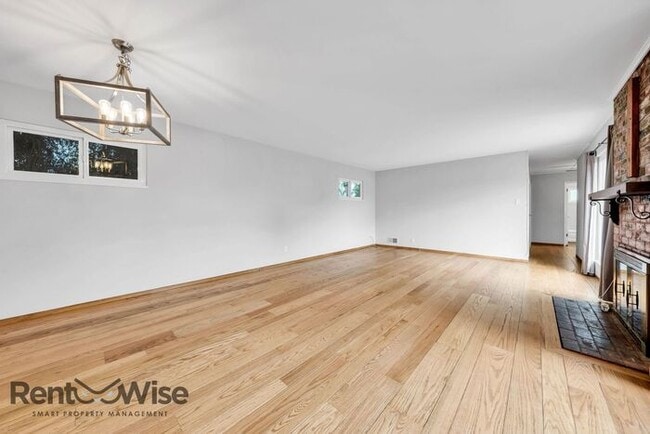 Photo - 2080 Helena Way