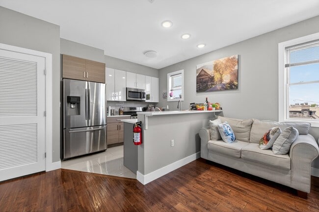 Photo - 1432 46th St Unit 3