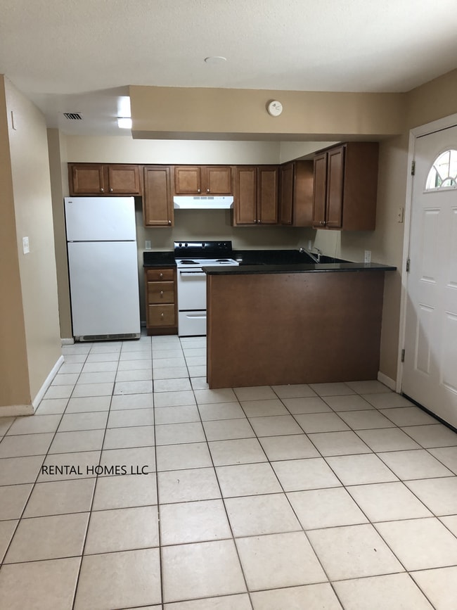 Photo - Remodeled Two Bedroom One Bath Duplex in Longwood Conveniently Close to Longwood Sun Rail