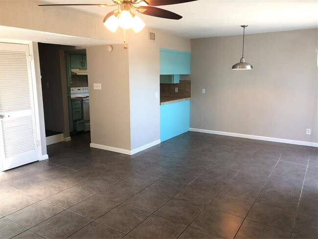 Building Photo - 7302 Duval St