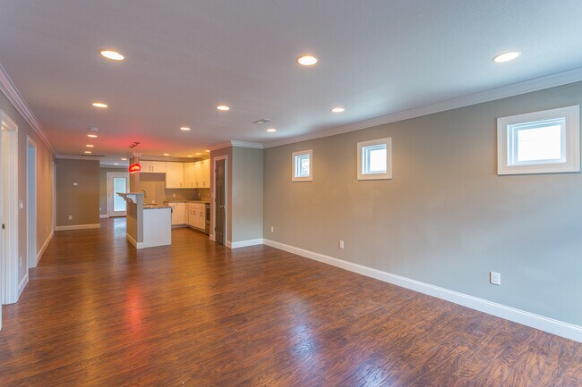 Photo - 606 Van Dyke St