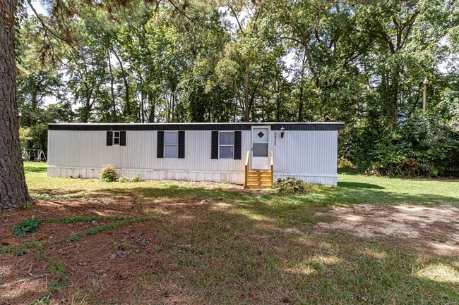 Building Photo - 2 Bedroom, 1 Bathroom Mobile Home in Fremont