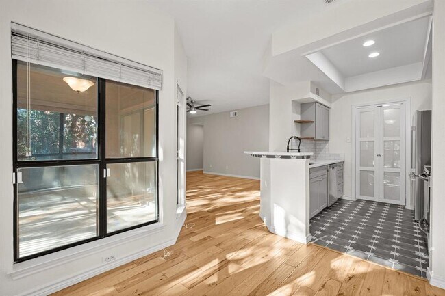 Photo - 4711 Spicewood Springs Rd Unit 2-107