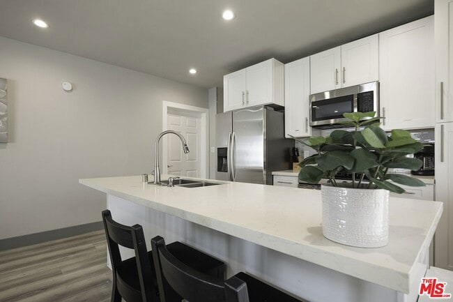 Photo - 1559 1/2 S Harvard Boulevard Unit