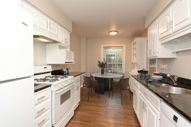 Photo - 2S750 Ave Barbizon