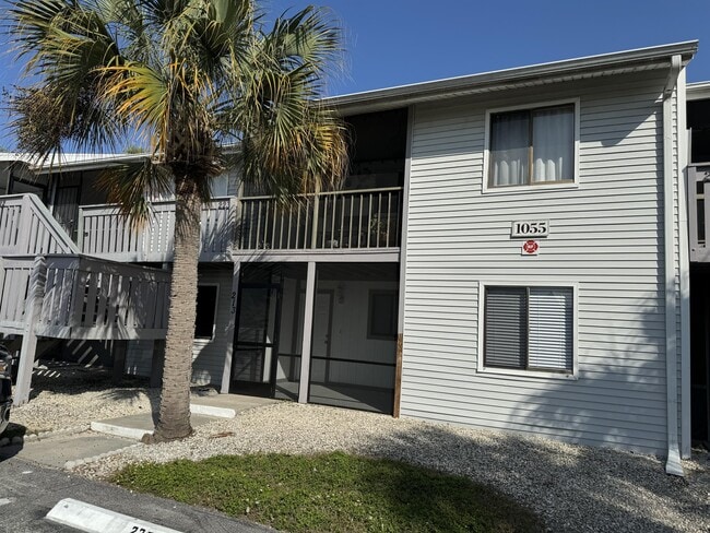 Building Photo - 1055 Palm Ave Rental