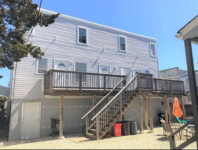 60 Carteret Ave