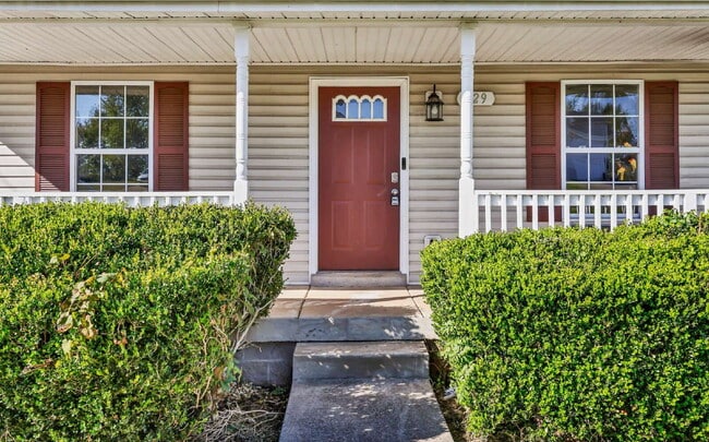 Photo - Amazing 3 bedroom 2 bathroom close to Fort...