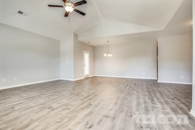 Photo - 710 W Coker Way