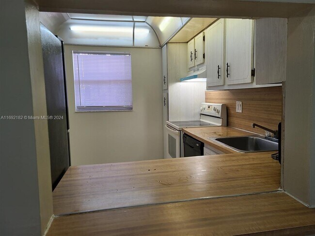 Photo - 8411 Lagos de Campo Blvd Unit 303U