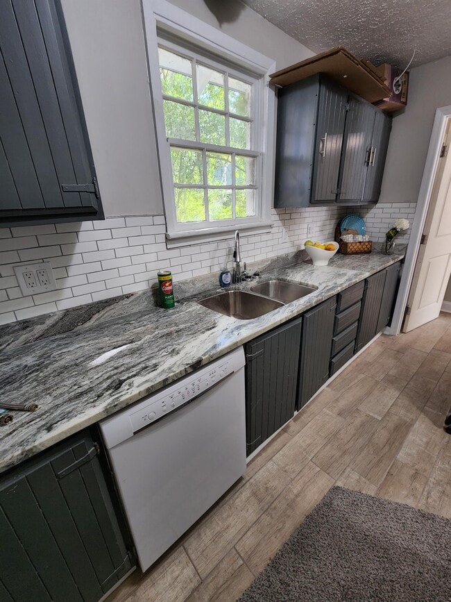 Photo - 1177 Mohawk St