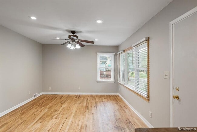 Photo - 15403 Maxwell Ave