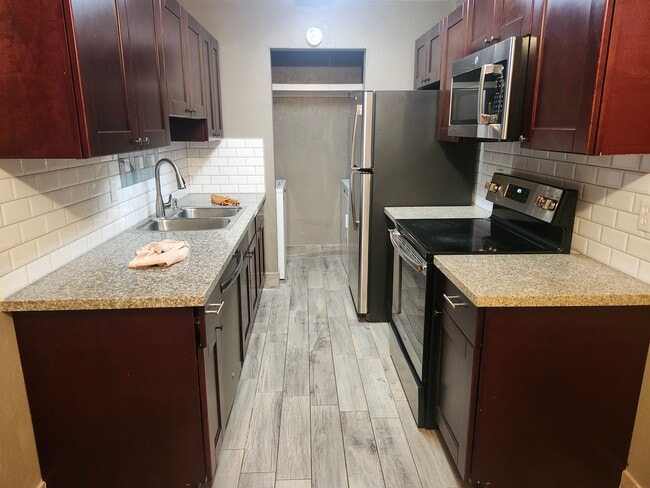 Photo - 2222 SW 70th Ter