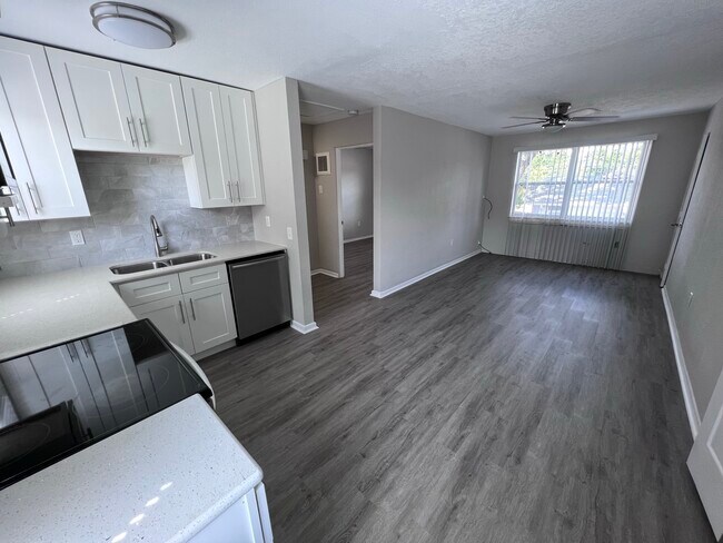 Photo - 1030 Delaney Ave Unit B