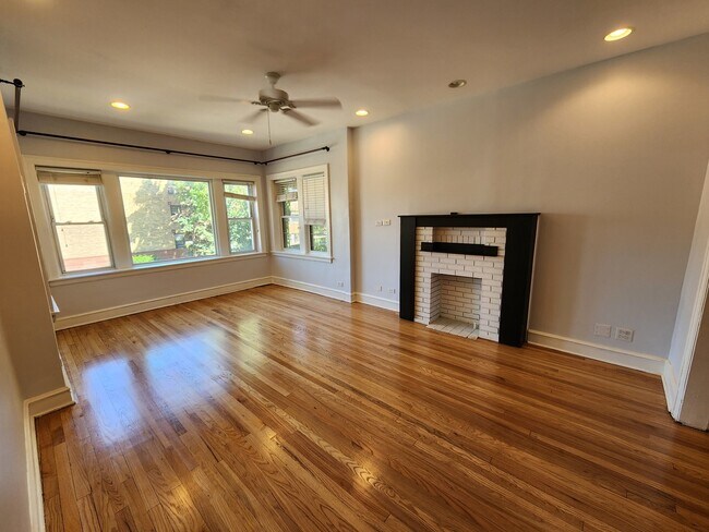 Photo - 6210 N Francisco Ave Unit 2