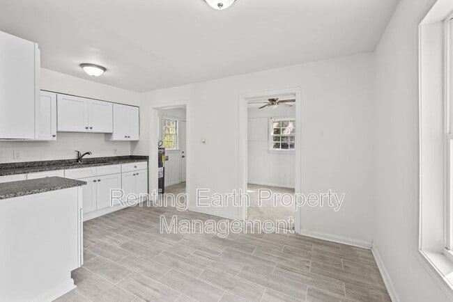 Photo - 921 25th St SW