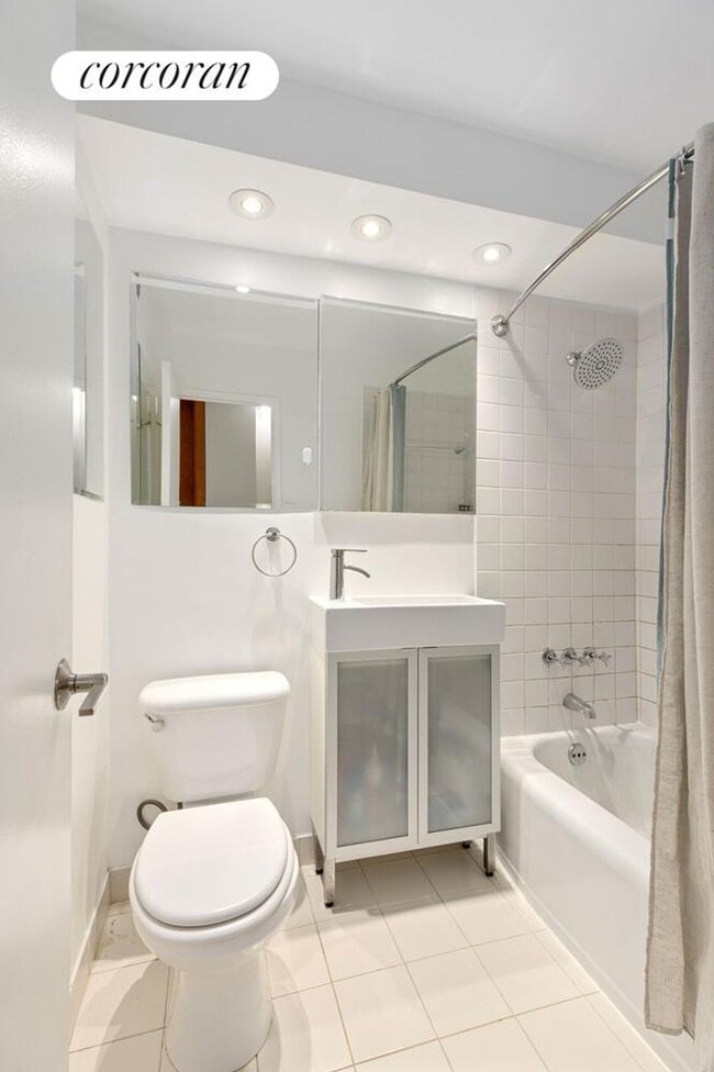 Photo - 209 E 56th St