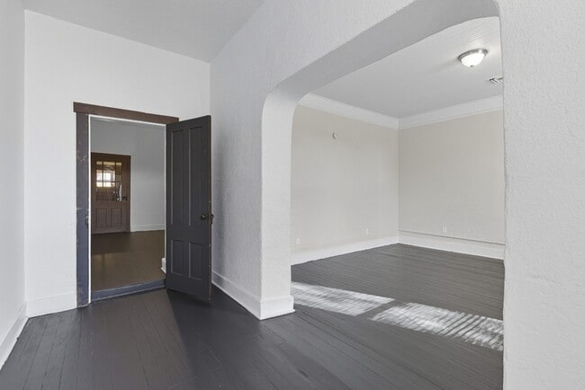 Photo - 839 S 8th Ave