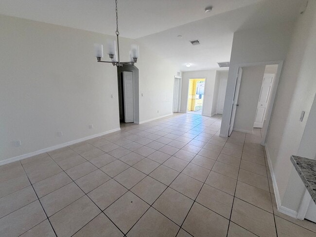 Photo - Recently Remodeled Unidad 4829 28th St SW