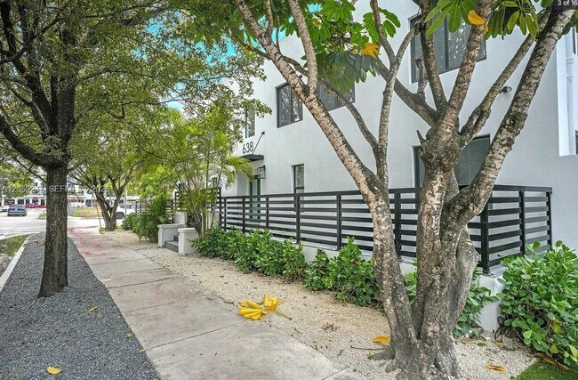 Photo - 638 SW 21st Ave Unidad 4