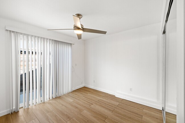 Photo - 4928 54th St