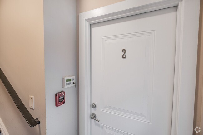 Building Photo - Beautiful 2 BR/2 BA Condo in Columbia Heig...