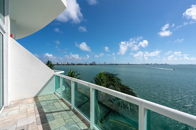Bay View - Balcony - 2000 Bay Dr Unit 404