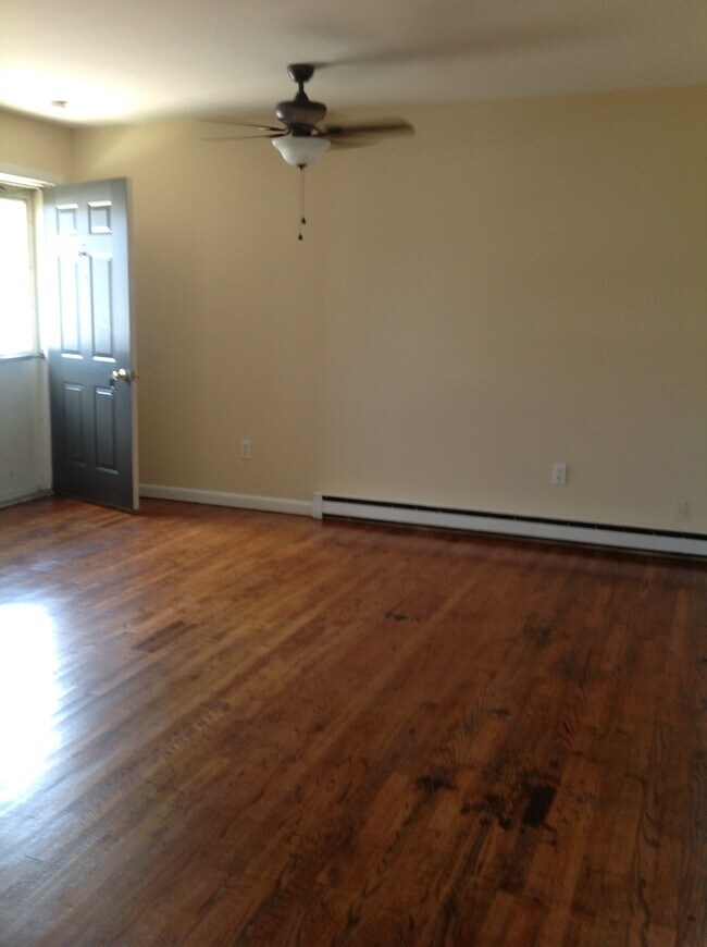 Photo - 758 Ashland Ave Unidad Ashland Avenue