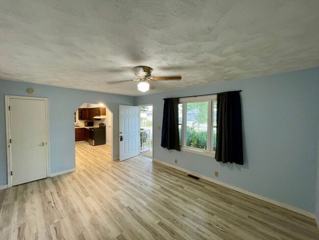 Photo - 2 Bed 1.5 Bath in Twin Lakes Subdivision