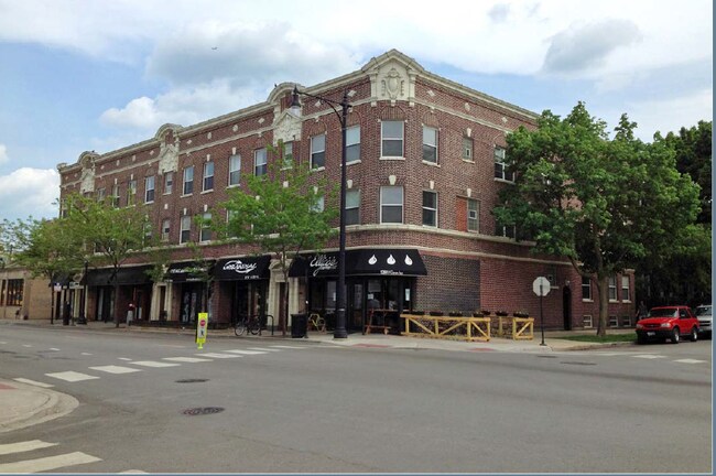 Building Photo - 6351 N Lakewood Ave