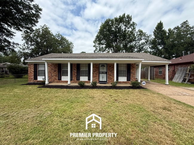 Building Photo - 3BR/2BA Memphis Rental with Hardwood Floors & Tile Galley Kitchen