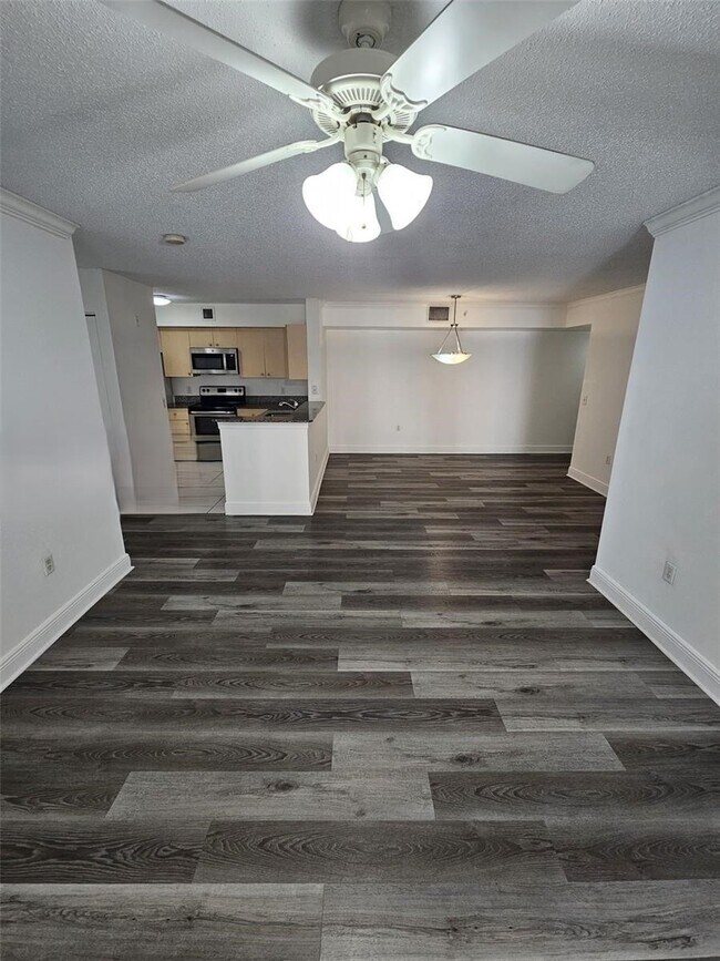 Building Photo - 2451 Centergate Dr Unit 204 Rental