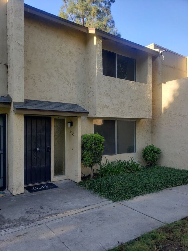 Building Photo - Bright & Updated Townhome for Rent in Santee