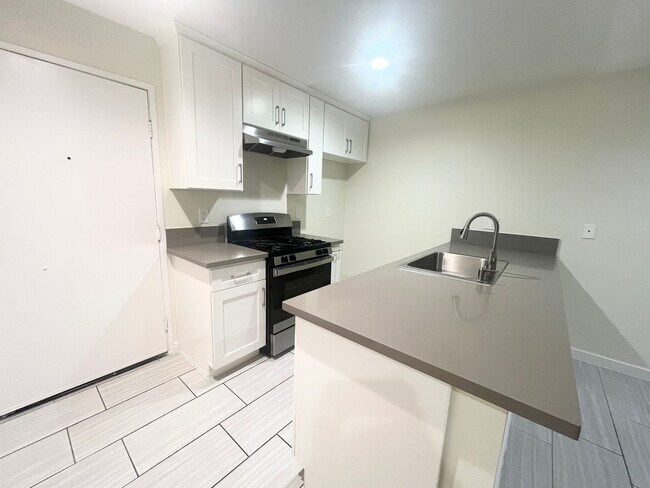 820 Glenoaks Apartments