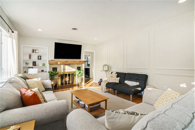 Photo - 204 E Spring St