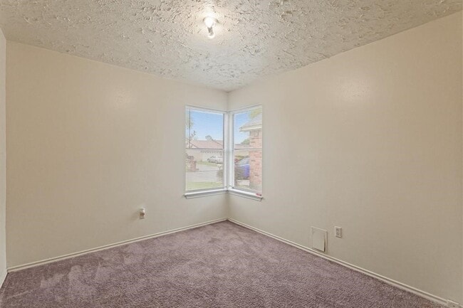 Building Photo - 8731 Croteau Dr