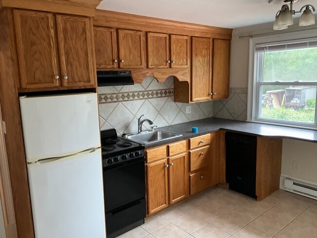 Building Photo - 469 Mt Hope St Unit 2