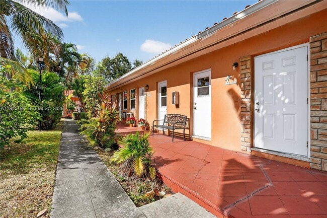 Building Photo - 140 SW 30th Ct Unit 148