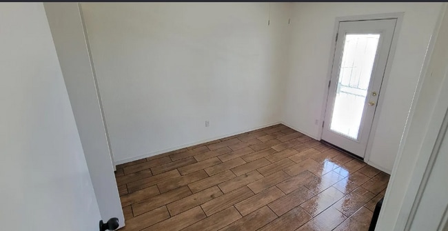 Photo - 10118 Montreal Cir