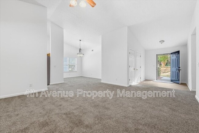 Photo - 407 Crested View Dr