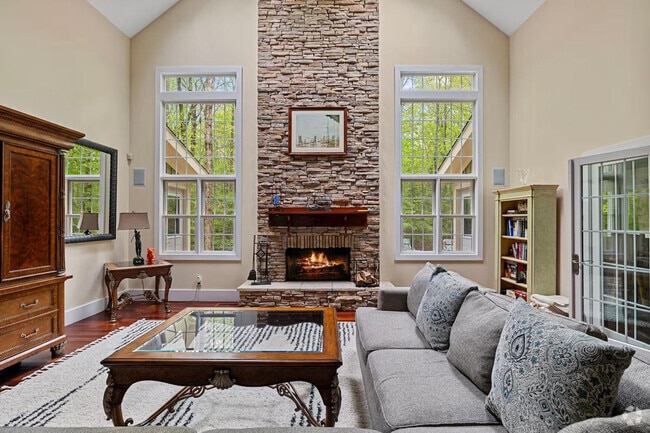 Building Photo - Three Three Oaks Rd Unit ID1228755P Rental