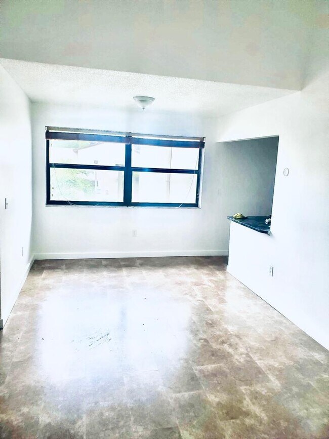 Photo - 10302 NW 9th Street Cir Unidad 201