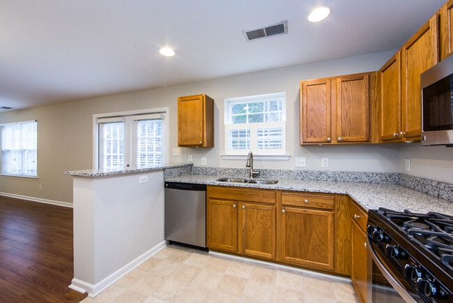 Photo - Great 3BD/2.5BA Home in Desirable Highland Creek!