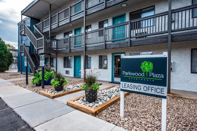 Building Photo - Parkwood Plaza