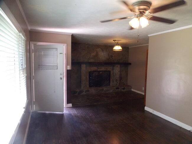 Photo - 215 Hillside Cir