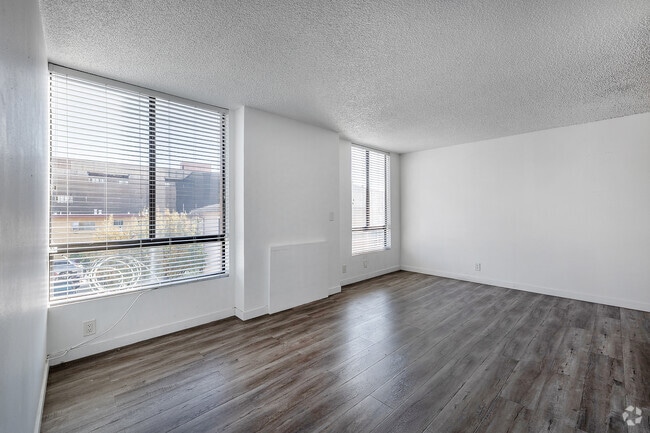 1BR, 1BA - 650SF - Living Room - 5837 Virginia Ave