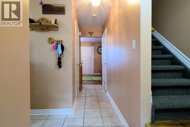 Photo - 5468 Lassaline Ave