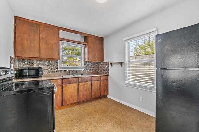 Photo - 319 Moody St