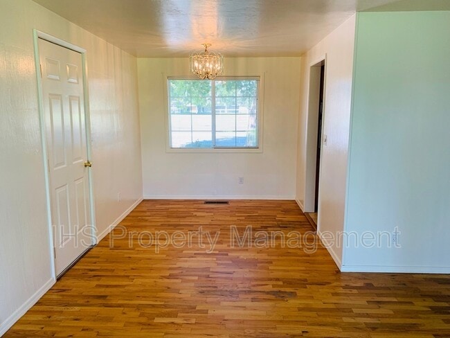 Photo - 802 N Keller St