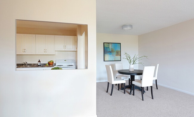 Photo - 555 Berkshire